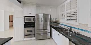 2Bd 2Ba Spacious Newport Bay Front Condo Gallery 6