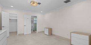 391 Southeast 7th Avenue Gallery 4