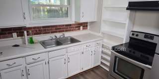 Rare pet-friendly downtown rental with off street parking and fenced yard! Gallery 1
