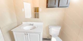 1940 Becker St Gallery 11