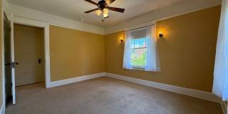 Fabulous Bankers Hill location 3 Bedroom Top-floor duplex unit Gallery 21
