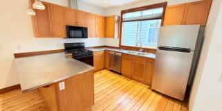 Stylish 3 bedroom 3.5 bath home in Leschi! Gallery 1