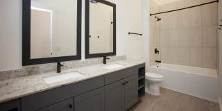 Luna Upper Westside Gallery 26