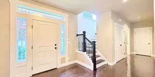 Beautiful 4BR Home in Woodloch | 2-Car Garage, A/C & Bonus Loft Gallery 8
