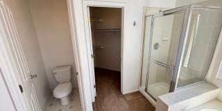 Gorgeous 3Bed/2.5Bath, 2-Story home located in Summerlin Gallery 27