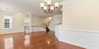 Elegant Townhome in Sought-After Groveton Woods Gallery 5