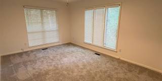 2620 N Taylor Gallery 12