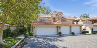 Stunning & Light-Filled 3BR/2.5BA End-Unit Townhome in Prime Valencia Stunning & Light-Filled 3BR/2.5BA End-Unit Townhome in Prime Valencia Gallery 1