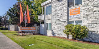 Weidler Plaza Gallery 1