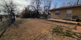 2 bed, 1 bath duplex house in Edmond with central heat and air next to UCO campus Gallery 12