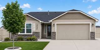 Beautiful Home with Large RV Pad and Premium Finishings Gallery 1