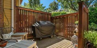 2+ Bed 2.5 Bath East Madison Townhouse Gallery 3