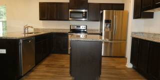 Spacious 4-Bedroom Home - Woodlands Gallery 6