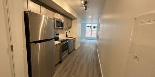 725 W Pratt Gallery 17