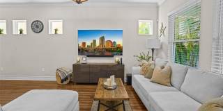 207 S MOODY Avenue Gallery 21