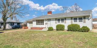 Charming, Move-In Ready Home at 220 Ivanhoe Way Gallery 1