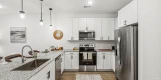 Everleigh Deerfield Age 55+ Apartment Homes Gallery 25