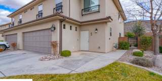 Spacious 4 Bedroom Townhome Gallery 1