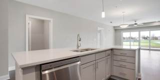 Luxury 1st Floor Condo Overlooking Little Turtle Country Club Golf Course Gallery 7