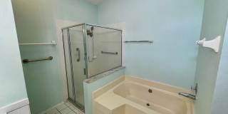 Resort-Style Living Gorgeous two bedroom, two bath, +den, detached villa for rent in North Sarasota Gallery 15