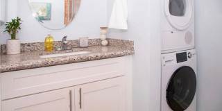Furnished Top-Floor West LA Townhome Near Sawtelle and UCLA Gallery 8