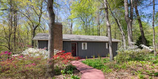 Lovely Home - Beautiful Wooded Setting Gallery 1