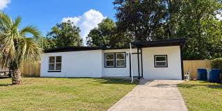 1387 Griflet Road Gallery 1