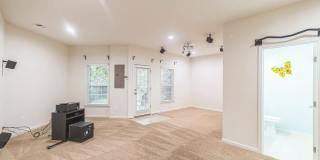 42385 TRELLIS Square Gallery 5