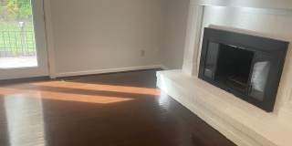 Spacious 4 Bedroom near Guilford College Gallery 13