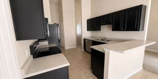 Beautiful 4 Bedroom home Gallery 15