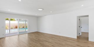 Beautiful modern 3 Bed + 3 Bath House + Pool + Garage Gallery 8