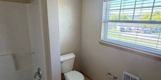 Charming 2-Story Townhome with Vaulted Ceilings Gallery 24