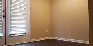 Room in 3 Bedroom Home at McGoogan Ln Gallery 7