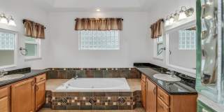Beautiful & Spacious 4Bd 3.5Bath Home w/An Occupied Mother in Law Suite on Lower Level Gallery 105