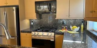 Epic REA- Serene 2 BR/1 BA Flat w/Private Deck & Yard in Lone Mountain Gallery 10