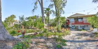 1 Bedroom Beachfront Condo, Steps away from Beach Access! Gallery 4