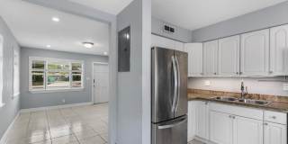Charming 2-Bedroom Duplex with Private Backyard & Jacuzzi – 116 4th Street Gallery 1