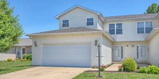 Beautiful Prairie Fields Townhouse — 3 Bed / 2.5 Bath + Loft Gallery 3