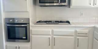 PERFECT 3 bedroom 2.5 bath Pool Home! Gallery 9