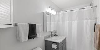 2 E Erie St Gallery 4