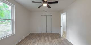 RENOVATED 4/2 in Walkable Location, Stainless Steel Appliances, & Garage/Workshop! Available NOW for $1850/month! Gallery 22