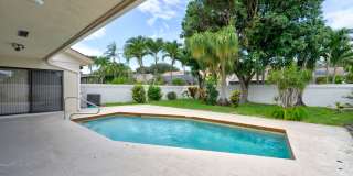 Luxurious 3 Bedroom Oasis with Pool and Beach Access AVAILABLE NOW! Gallery 16