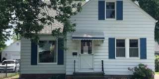 Single Family Home 3 beds 2 bath Available Now! Gallery 1