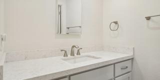 Upstairs Bright 2 bedroom Condo Gallery 15