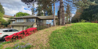 *1/2 OFF 1ST MONTH'S RENT PROMO* 3 BR Townhome- Wonderful Privacy Deck in Beaverton with 1 Car Garage & A/C! Gallery 1