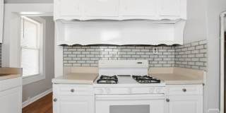 1023 W 37th Street Gallery 30