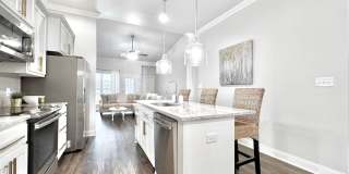 Elegant Townhouse in StoneLake Village – Stylish 3BR/2BA with Garage & Patio Gallery 7