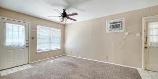 Cute 3/1 with carport! Gallery 4