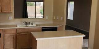 Charming 2 Bedroom Home with Den in Prime Location! Gallery 7