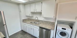 Spacious 2-Bedroom, 2-Bathroom Alamitos Beach Retreat Gallery 9
